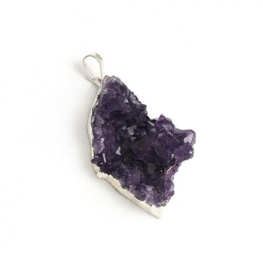 Pendant with amethyst cluster