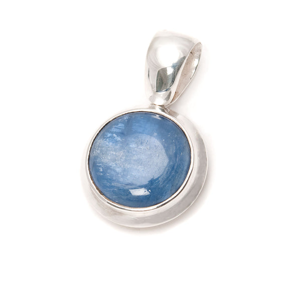 Kyanite, round pendant with smooth silver edge
