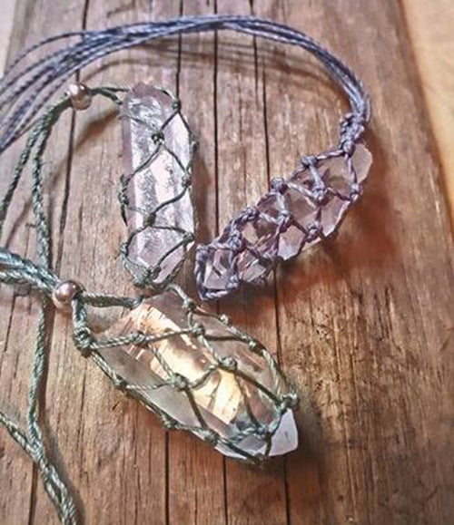 Make a macrame pouch necklace for your crystal 24/10