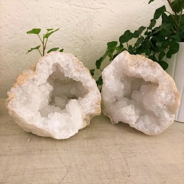 Geode, large geodes of calcite