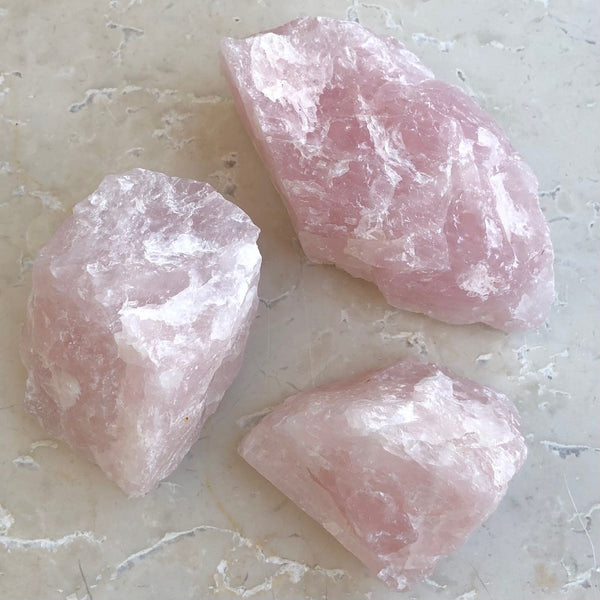 Rose quartz, natural crystals gross