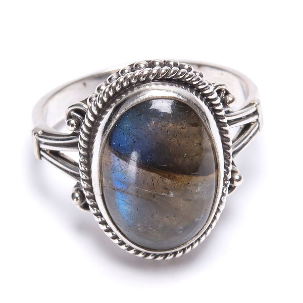 Labradorite, oval silver ring with filigree edge